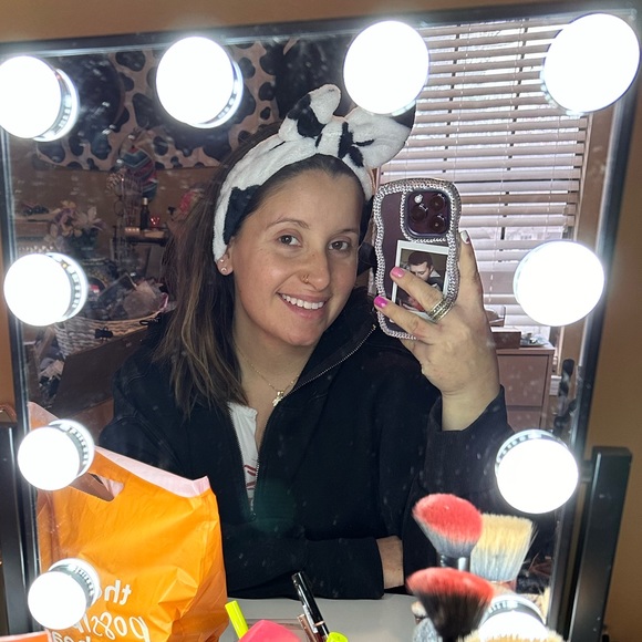 Meet your Posher, Jess - Picture 2 of 6